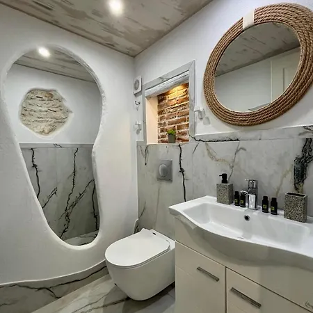 Avia Skiathos, Avia Aether 아파트 *